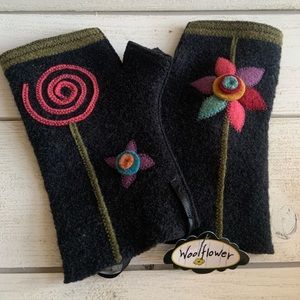 Wool flower Fingerless Mittens